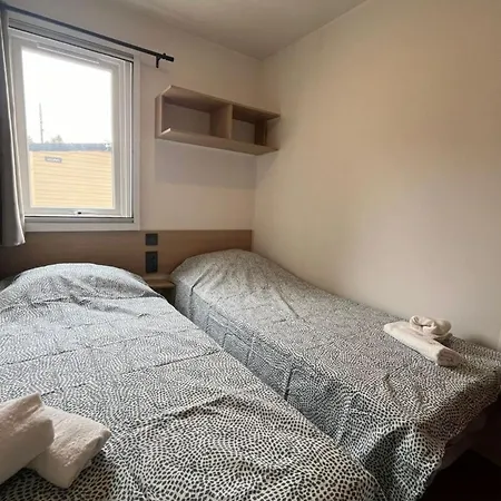 Holiday home Mobil Dans Un 4 En Bord De